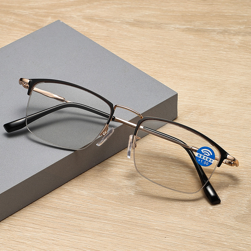 Progressive photochromic multifocal glasses
