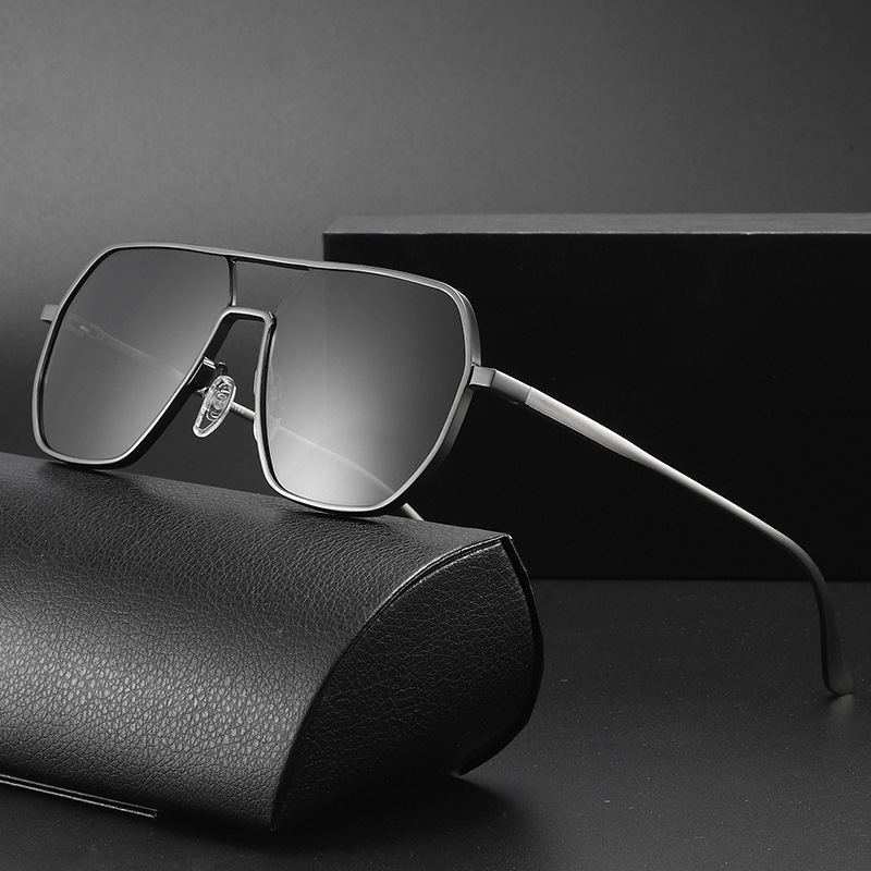 Polarized sunglasses are functional glasses that can effectively reduce glare