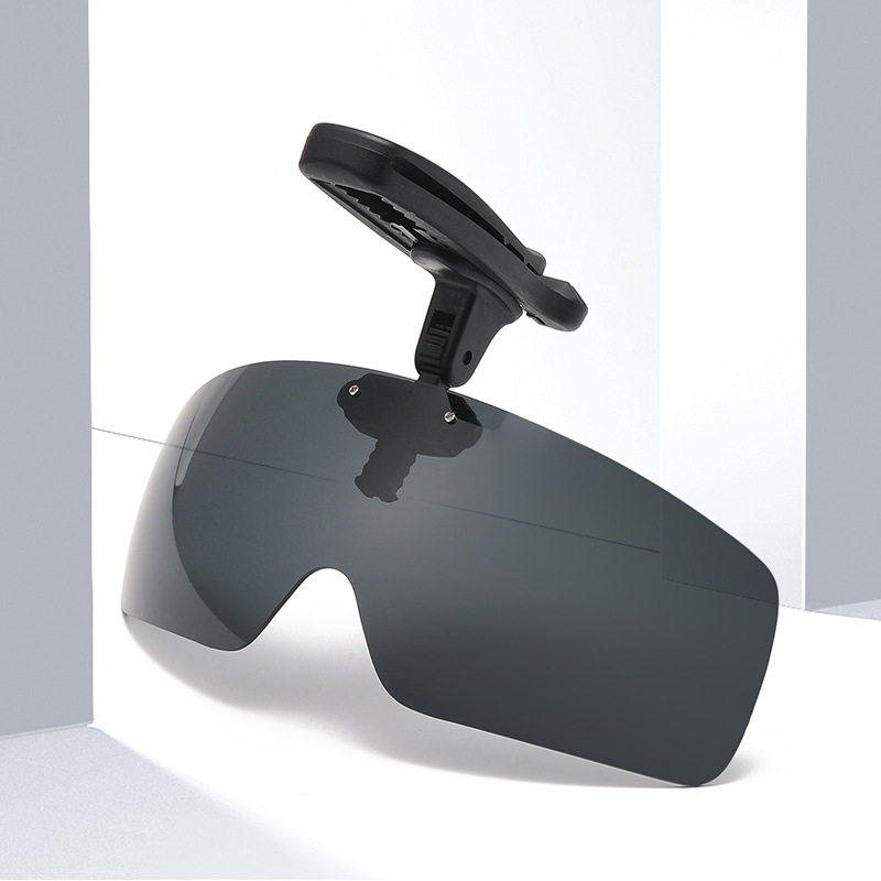 A variety of functions of clip-on glasses